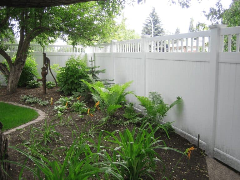 calgary vinyl fencing